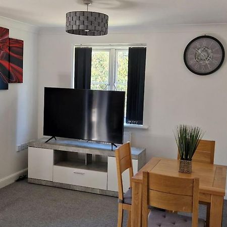 Greenhithe Cosy Apartment, Netflix And Sport Channels מראה חיצוני תמונה